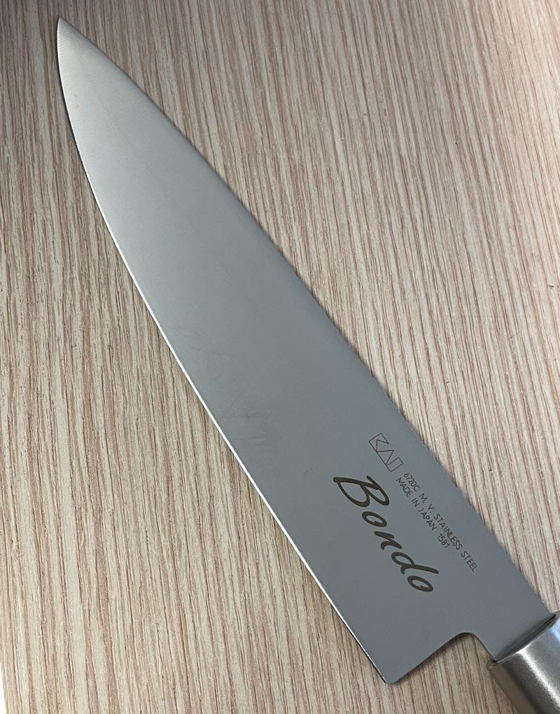incisione testo su coltello da cucina